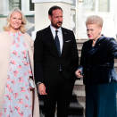 The Crown Prince and Crown Princess arrive for the official dinner with President Dalia Grybauskaitė. Photo: Lise Åserud, NTB scanpix